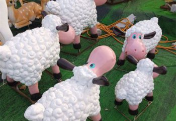 秀英小區(qū)小羊雕塑，彩繪動物雕塑，抽象效果