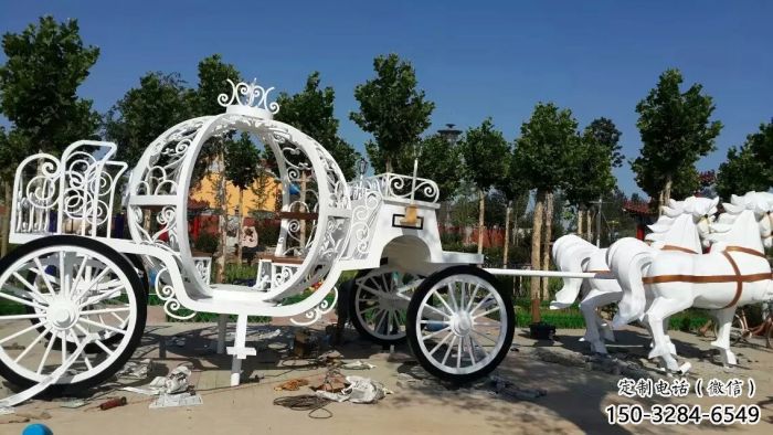 鶴壁廣場(chǎng)馬車(chē)雕塑