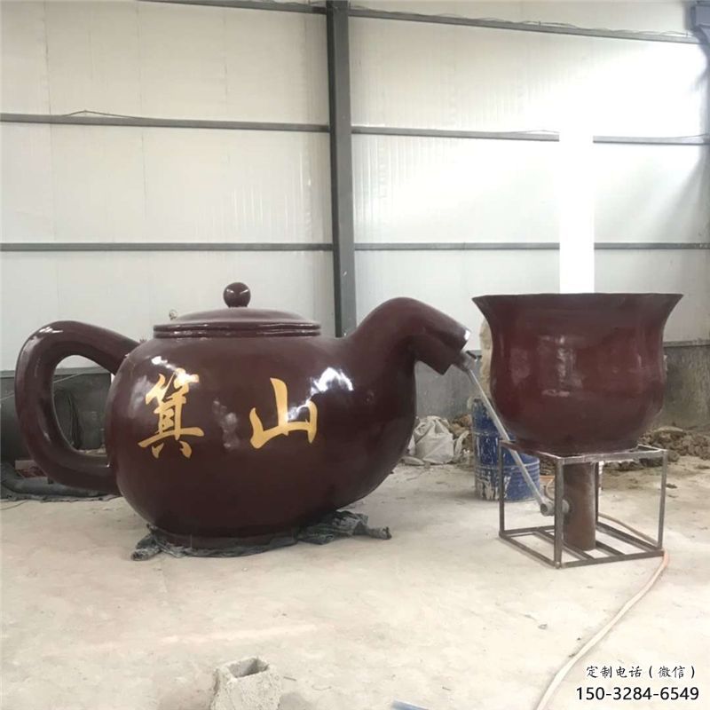 哈爾濱商業(yè)街酒壺雕塑