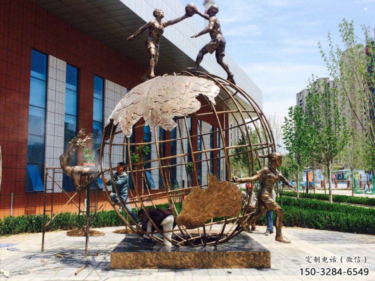 丹東地球儀雕塑選定，拉絲工藝，地球儀人物雕塑預定