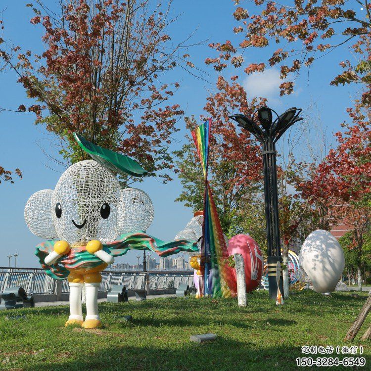 玉泉戶外鏤空卡通雕塑供應，花園小品，鐵藝卡通雕塑展品