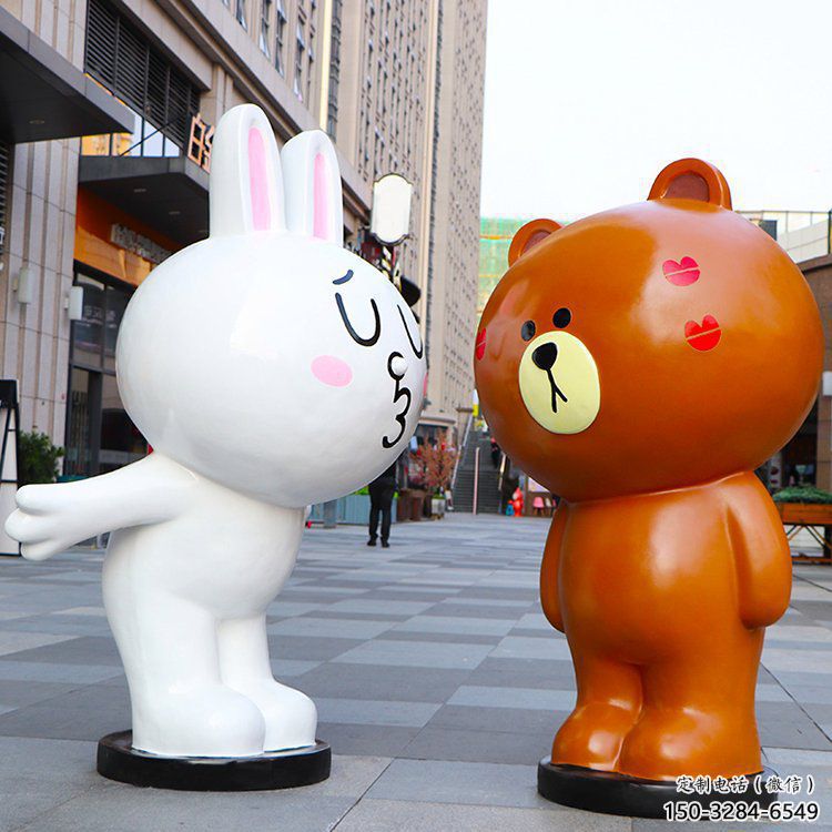 泰安步行街布朗熊雕塑，玻璃鋼動物雕塑，卡通方式
