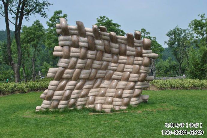 萬(wàn)柏林鏤空包包雕塑