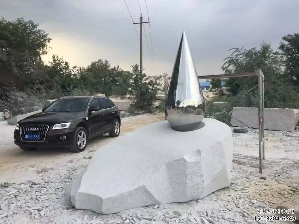 大型鏡面不銹鋼水珠雕塑實(shí)景安裝